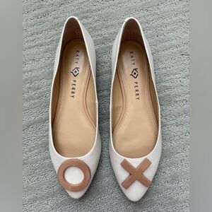 NWOT-Katy Perry, ivory XO flats, size 9